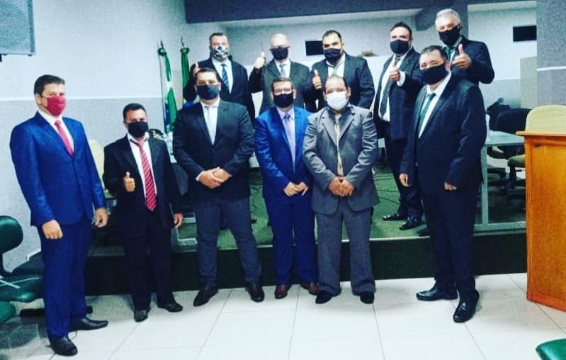 PREFEITO (THIAGO), VICE-PREFEITO (SEBASTIÃO) E VEREADORES EMPOSSADOS EM ARIRANHA DO IVAÍ