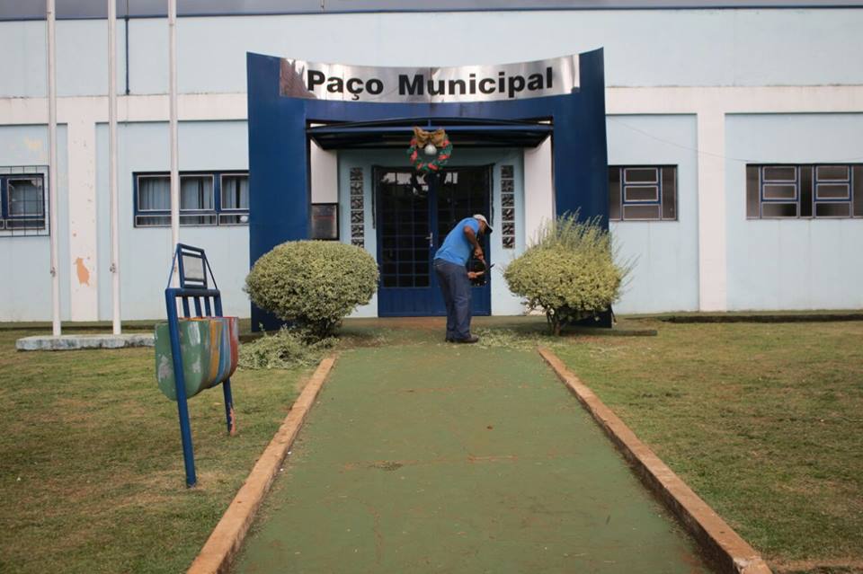 PREFEITURA REALIZA LIMPEZA DE RUAS E LOCAIS PÚBLICOS