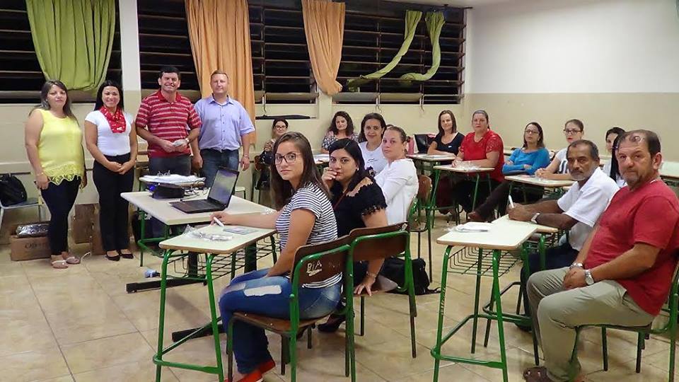 PROFESSORES DA REDE MUNICIPAL RECEBEM CURSO DE CAPACITAÇÃO PARA TRABALHAR COM O NOVO SISTEMA DE ENSINO