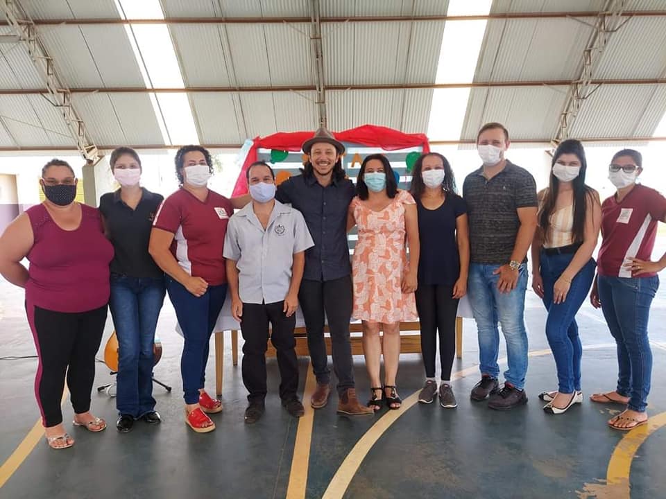 Humorista e radialista JUCA BALA realiza apresentação na Escola Municipal Demétrio Verenka EIEF