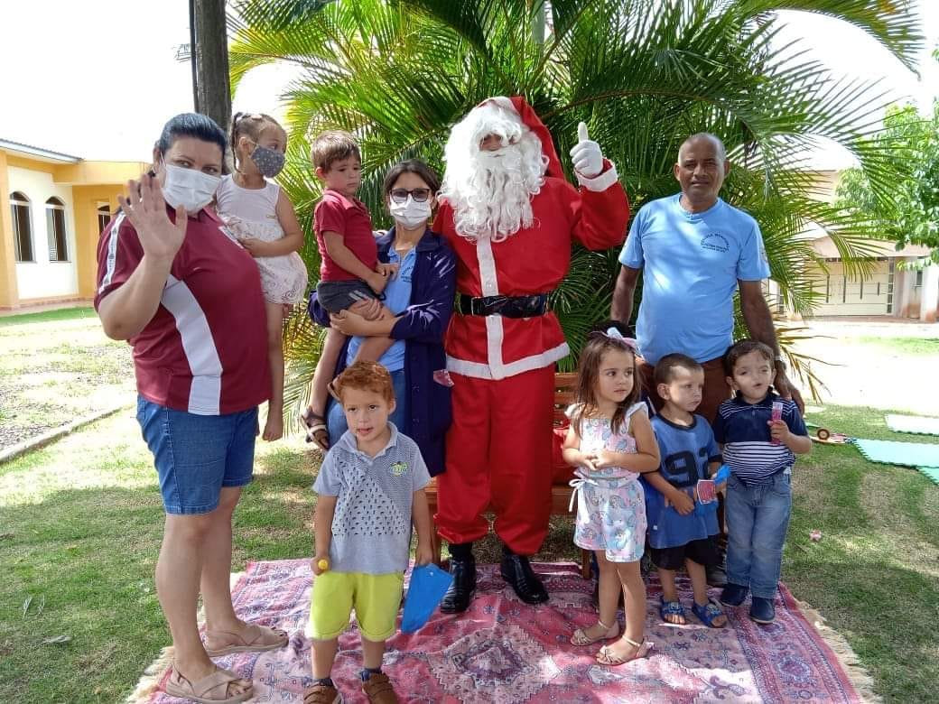 CMEI Pingo de Gente realiza piquenique para seus alunos e recebe a visita do Papai Noel