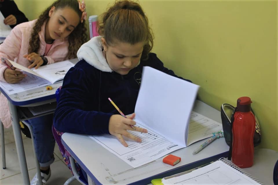 Estudantes do 5º ano da Escola Municipal Demétrio Verenka EIEF realizam Prova Paraná