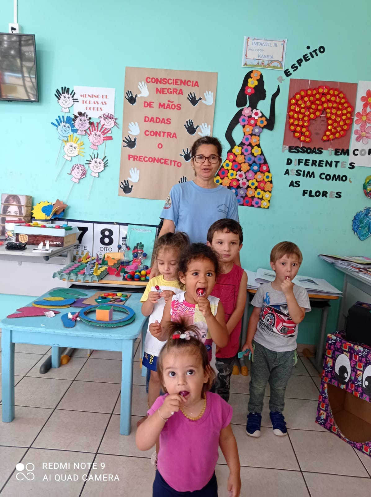 Centro Municipal de Educação Infantil Pingo de Gente realiza exposição de arte infantil