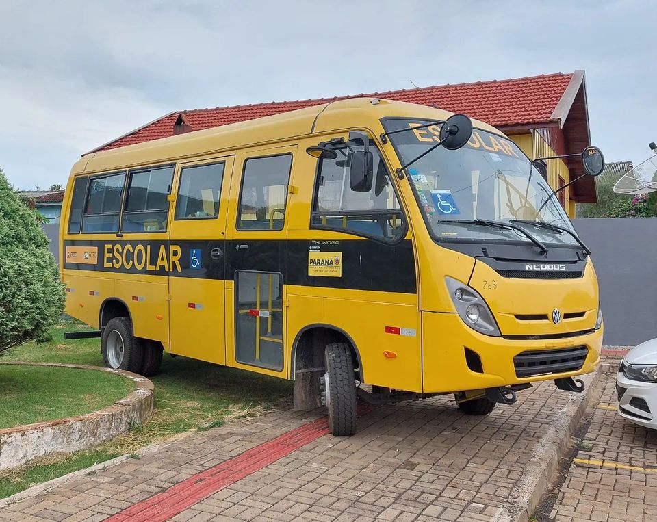 Prefeitura de Ariranha do Ivaí recebe novo ônibus escolar para transporte de alunos