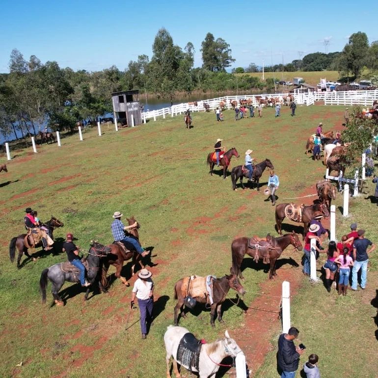 Uma vista incrível da 18ª Cavalgada Ecológica de Ariranha do Ivaí!