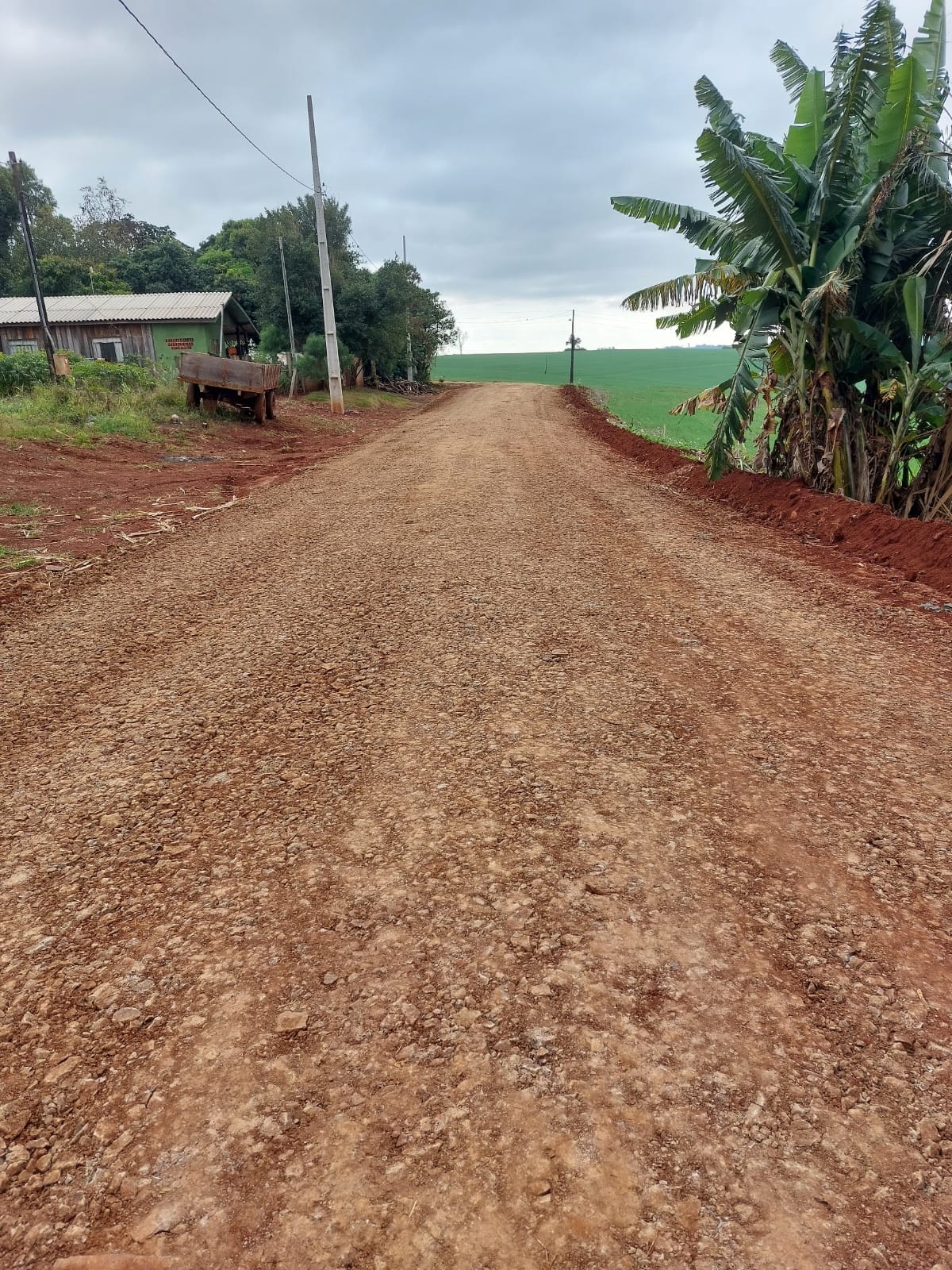 Ariranha do Ivaí: Prefeitura dá continuidade às obras de readequação viária e realiza cascalhamento no bairro do Alecrim