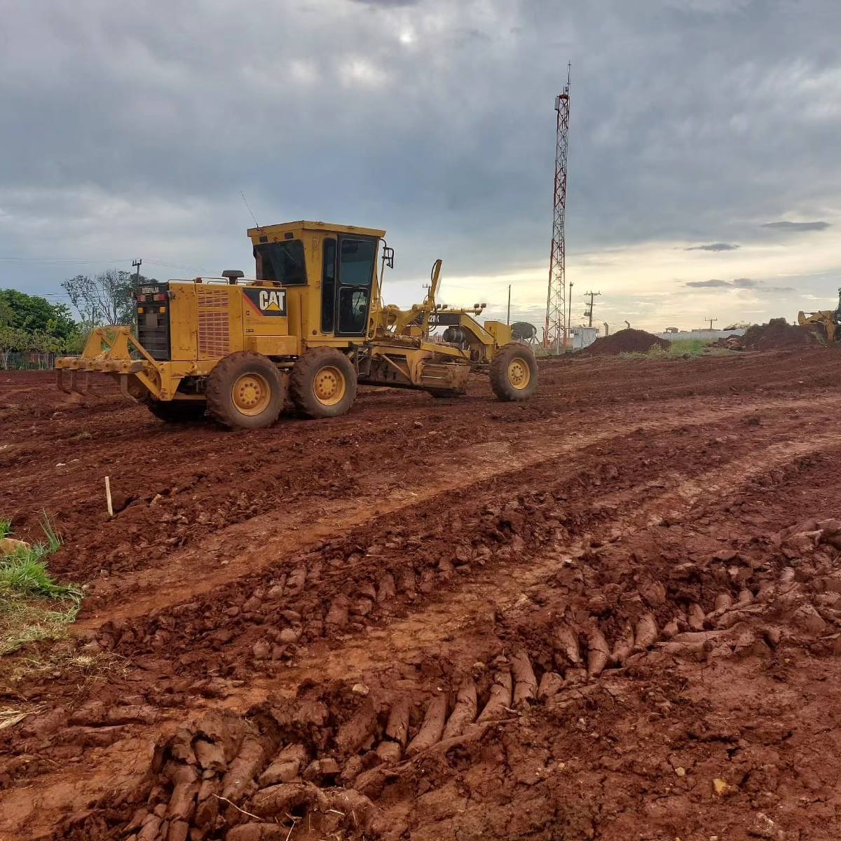 Prefeitura de Ariranha do Ivaí prepara terreno para construção de 9 casas populares