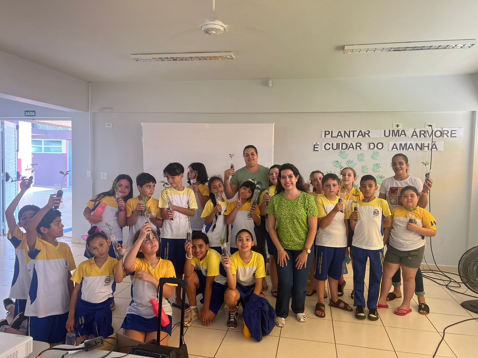 Palestra de Engenheira Agrônoma Celebra o Dia da Árvore em Escolas de Ariranha do Ivaí