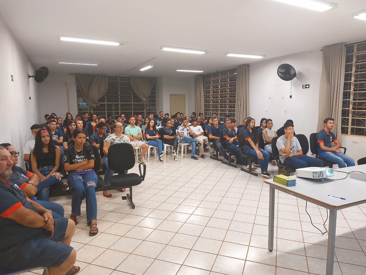 Palestra no Colégio Estadual Presidente Kennedy Aborda Importância da Saúde Mental entre adolescentes