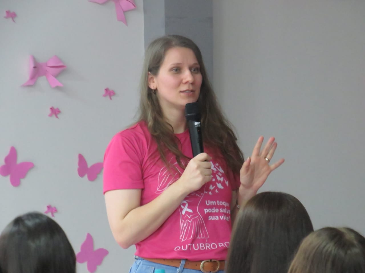 Outubro Rosa em Ariranha do Ivaí: Palestra destaca a importância do autocuidado e prevenção do câncer de mama e colo de útero