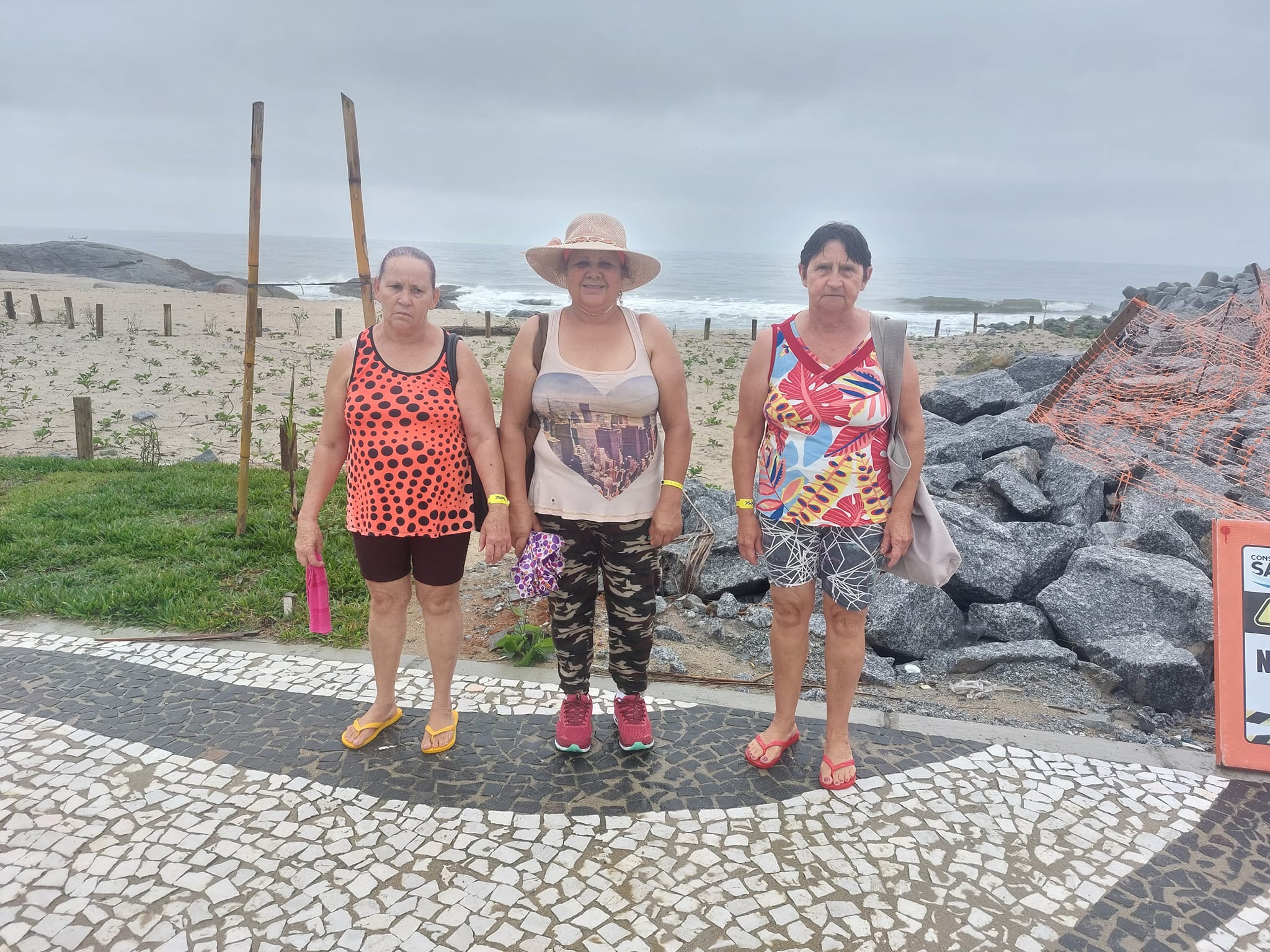 Acompanhe através dos registros fotográficos alguns momentos da viagem do grupo de idosos à praia de Matinhos