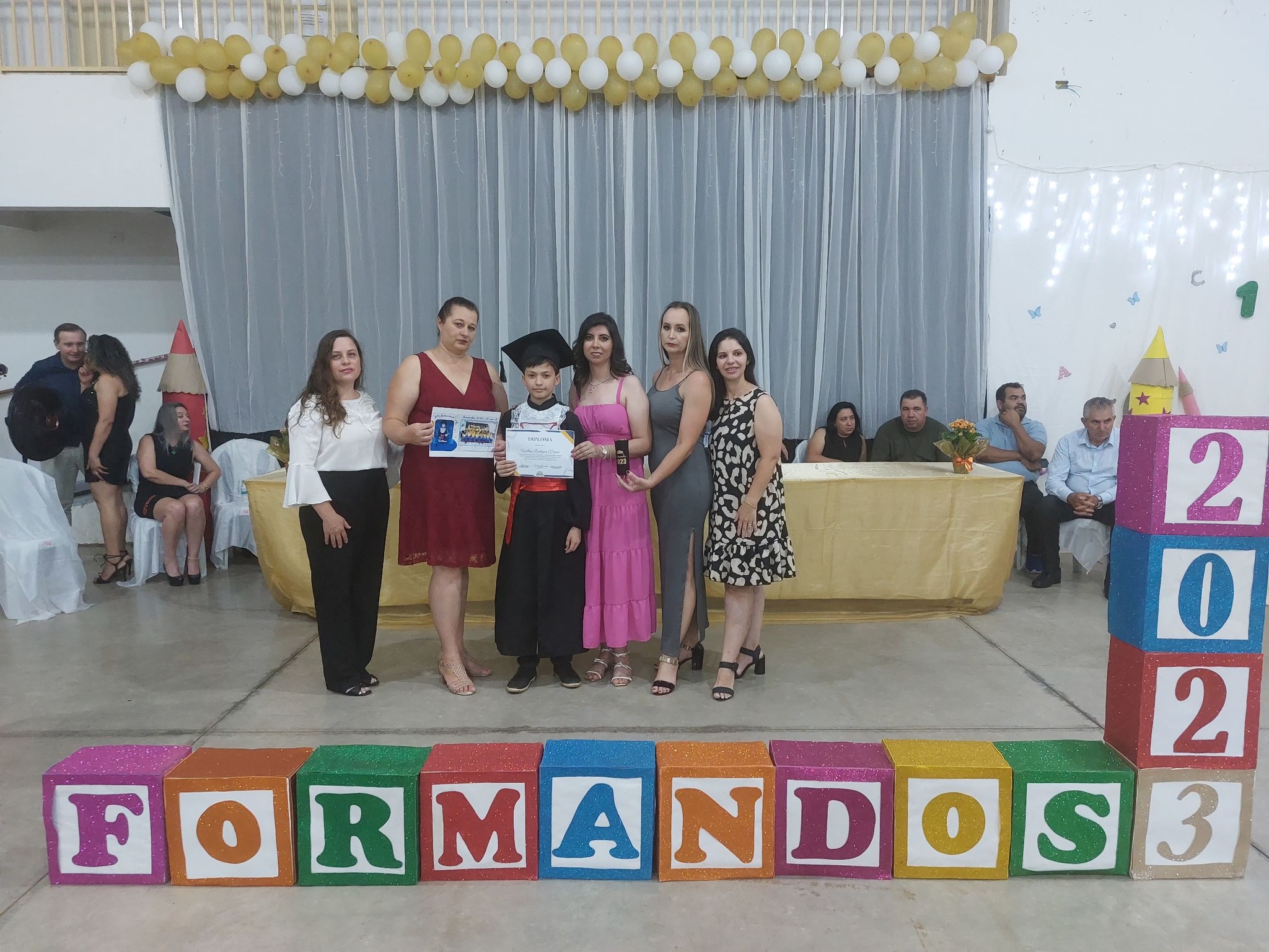 Formatura Celebra Conquistas das Turmas da Escola Municipal Demétrio Verenka em Ariranha do Ivaí