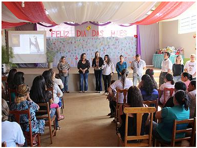 Confraternização em homenagem ao dia das mães em Ariranha do Ivaí