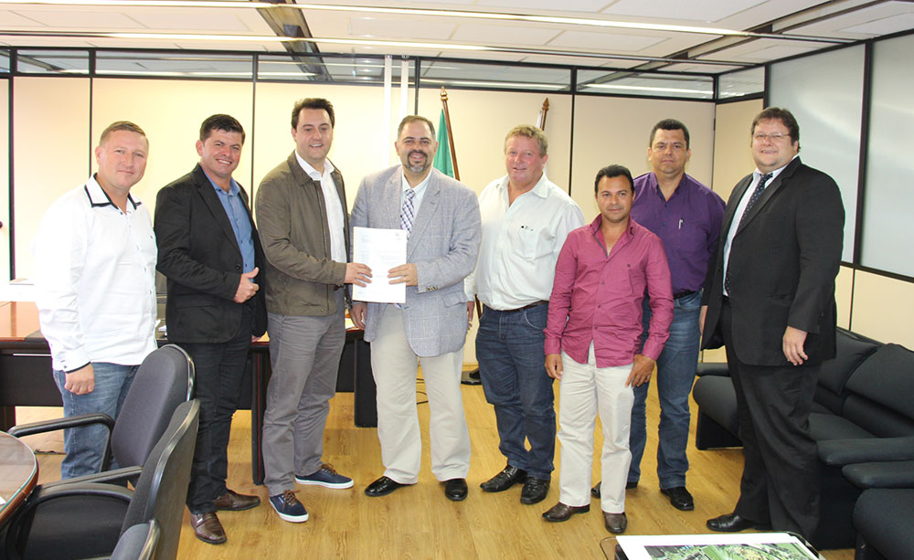 Assinado TAC para continuidade da obra da escola municipal de Ariranha do Ivaí