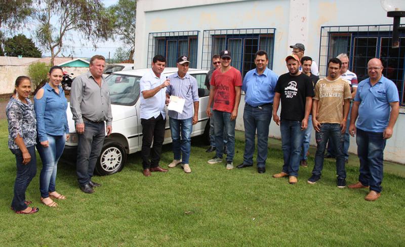 Seab faz doação de veículo para município de Ariranha do Ivaí