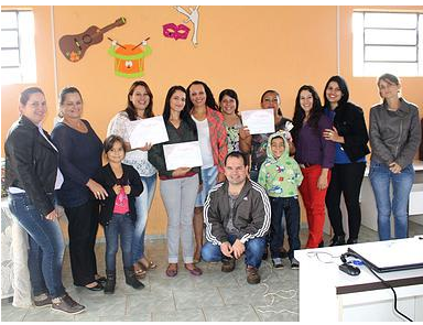  CRAS realiza curso de maquiagem para as mulheres do município